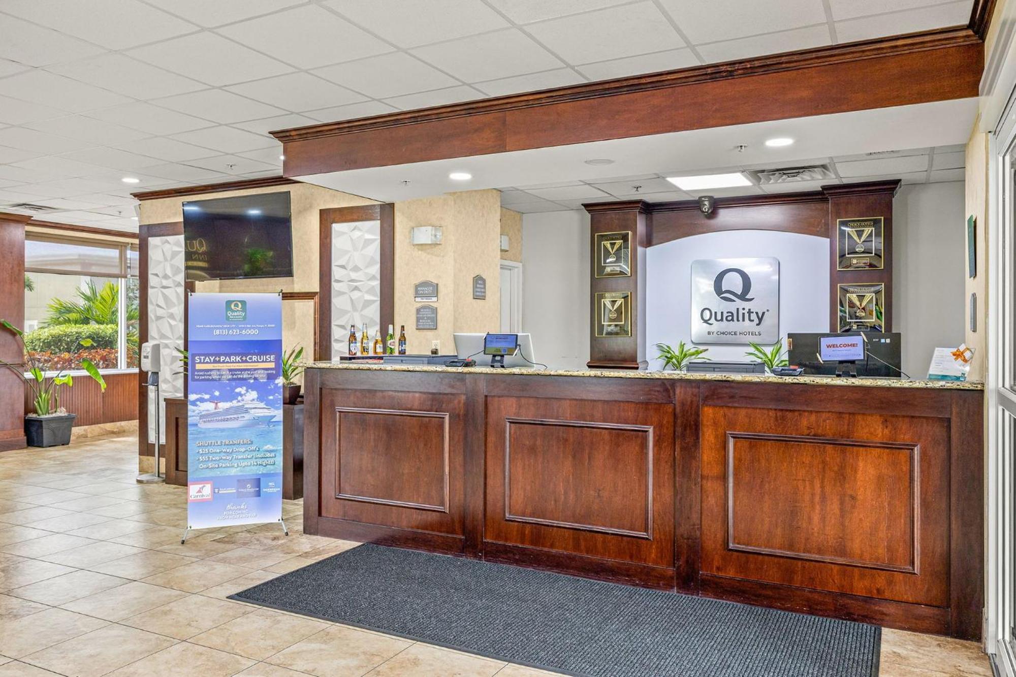 Quality Inn & Suites Near Fairgrounds & Ybor City Tampa Exterior foto